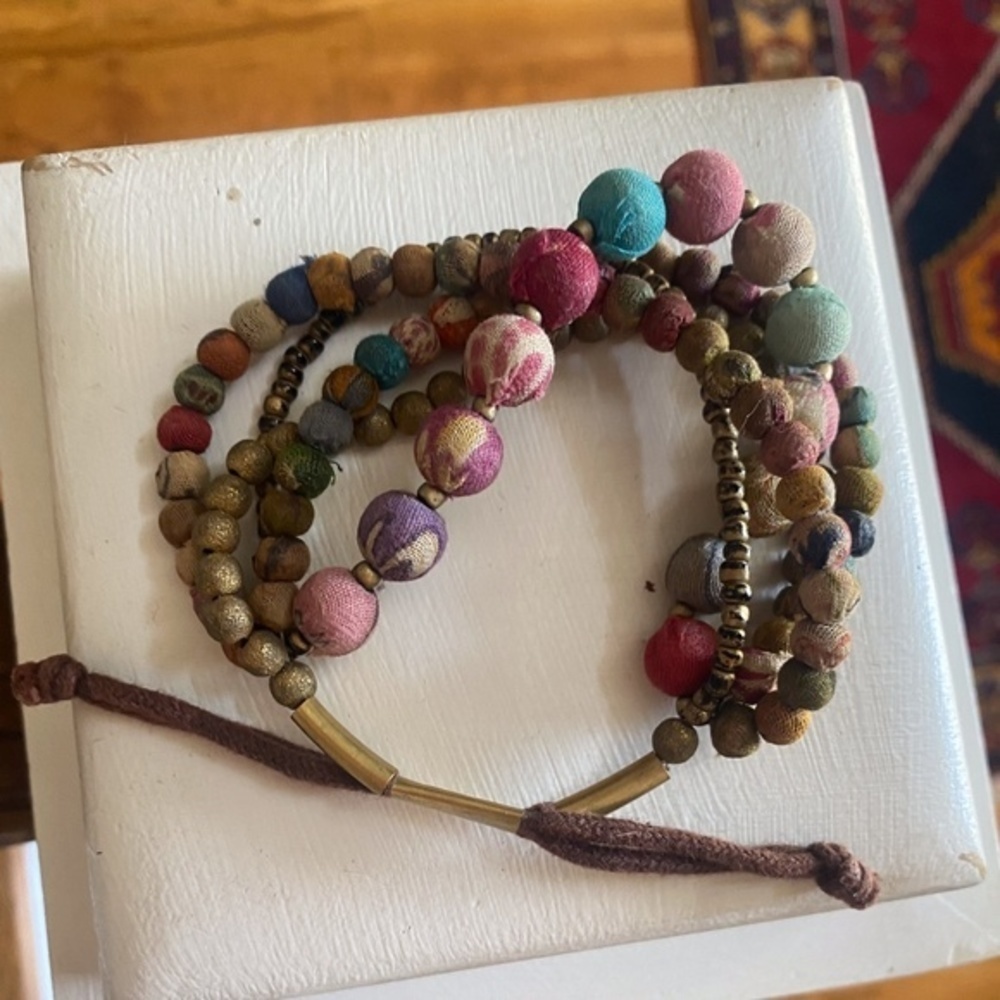 Paper Beaded Bracelet and Matching Earrings - Picture 2 of 6